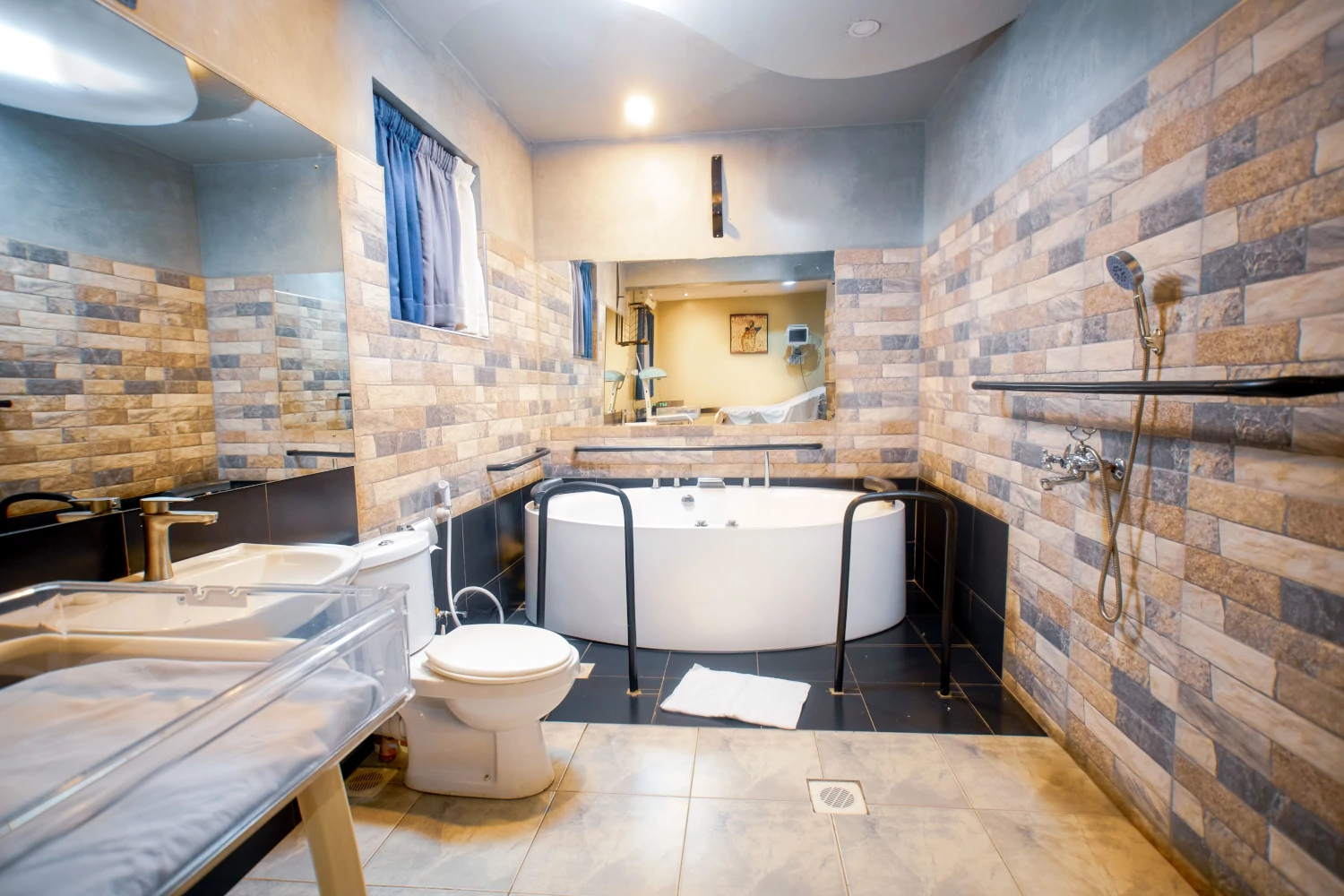 TMR maternity water birth